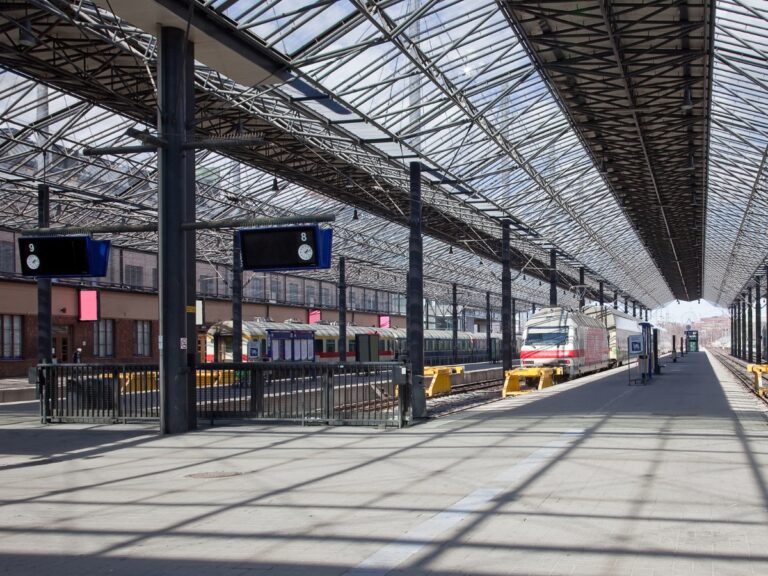 Omago toi yhdensuuntaiset yhteiskäyttöautot Helsinkiin